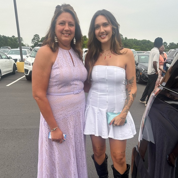 Meet your Posher, Allison. - Picture 5 of 5